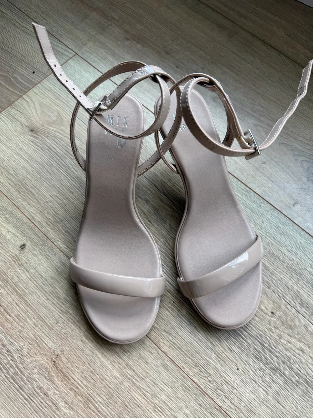 Mix No. 6 Patent Nude Strappy Kitten Heel Sandals 7.5 Wide